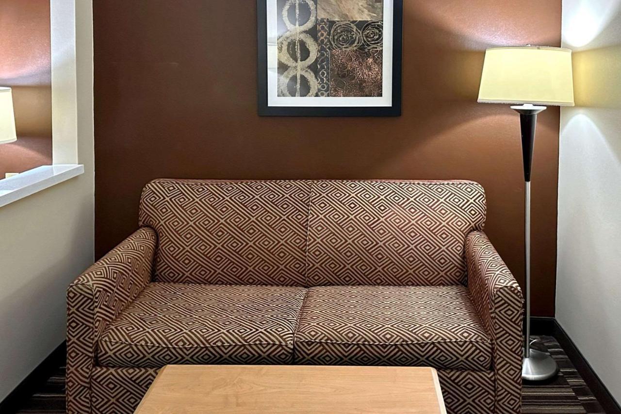 Hotel Quality Near West Acres 2*