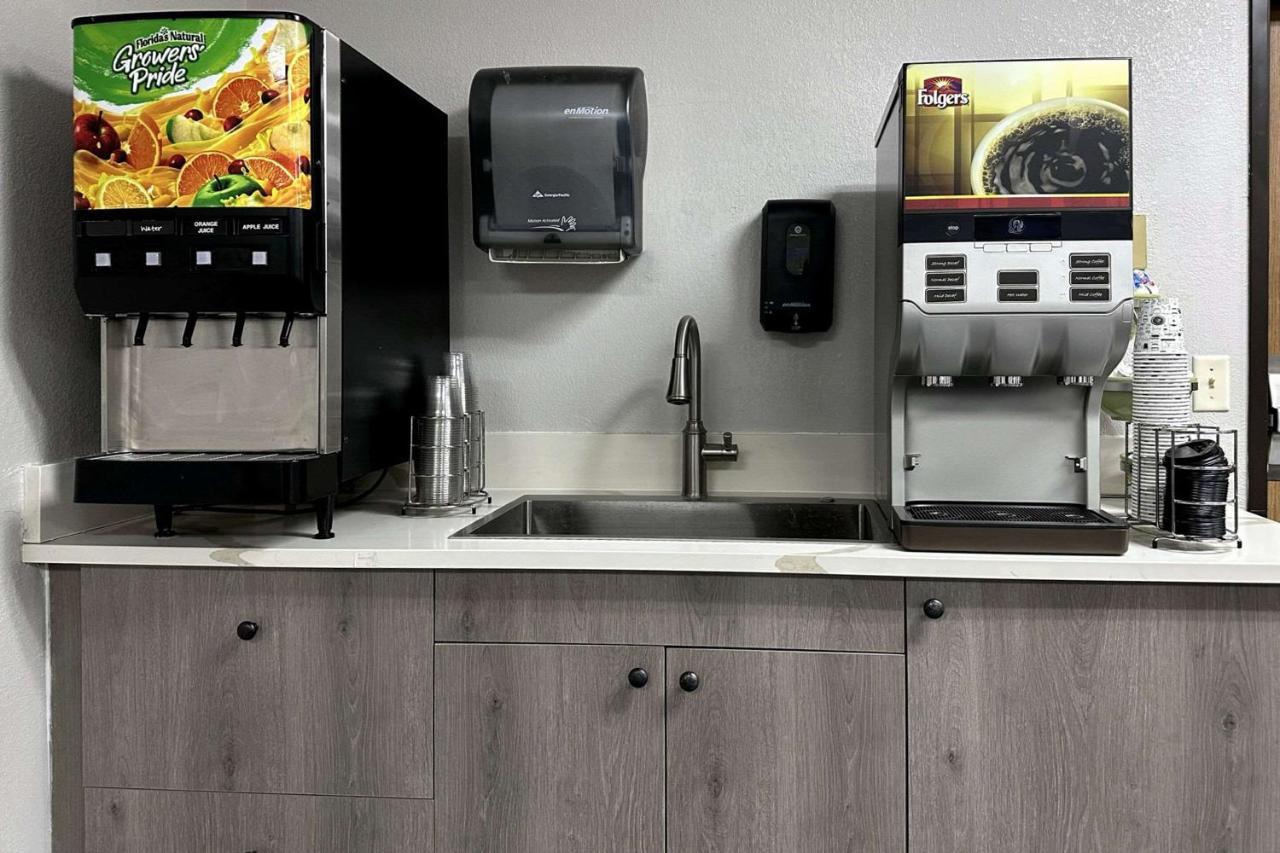 Hotel Quality Near West Acres 2*