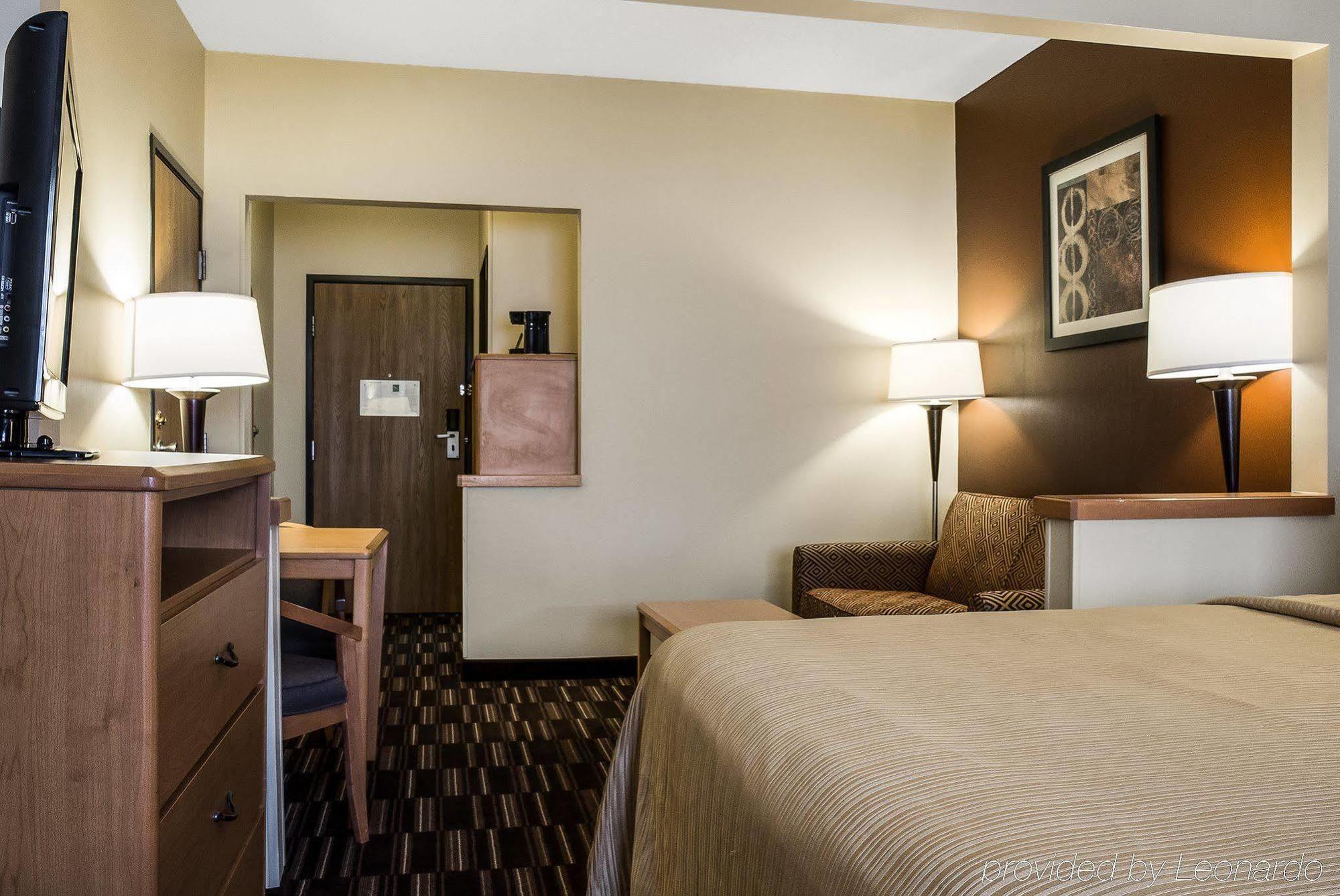 Quality Near West Acres Hotel 2*
