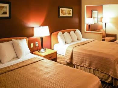 Quality Near West Acres Hotel 2*