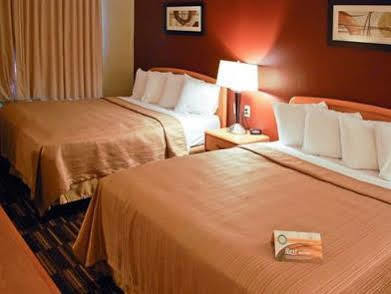 Quality Near West Acres Hotel 2*