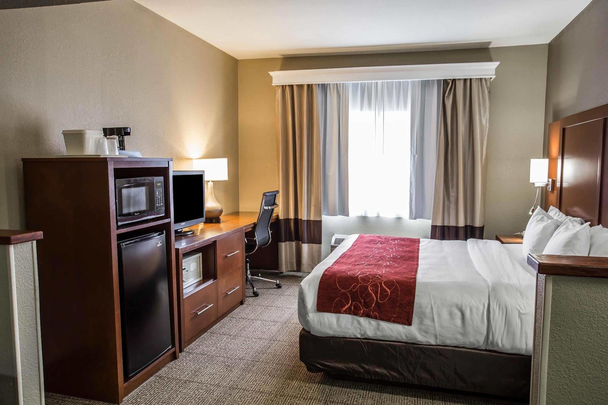 Quality Near West Acres Hotel 2*